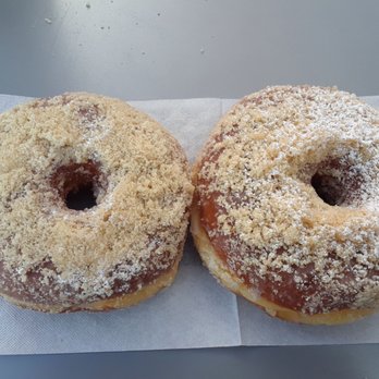 Randy's Donuts - Butter Crumb Raised Donuts! 5 stars! - Donuts Near Me - Burbank, California Randy's Donuts - Butter Crumb Raised Donuts! 5 stars! - Donuts Near Me - Burbank, California