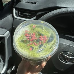 Strawberry Matcha 草莓抹茶拿铁 Strawberry Matcha 草莓抹茶拿铁