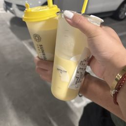 Mango Milk Tea and White Peach Oolong Cheesewhite Mango Milk Tea and White Peach Oolong Cheesewhite