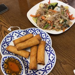 Tham Rab Thai - Chicken Spring Rolls and Drunken Noodles