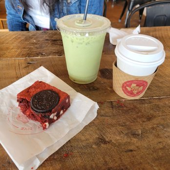 Red Dessert Dive - Red velvet oreo brownie - Desserts Near Me - Houston, Texas Red Dessert Dive - Red velvet oreo brownie - Desserts Near Me - Houston, Texas