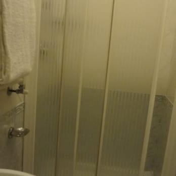 Hotel Montreal - shower - Hotels Near Me - Florence, FI