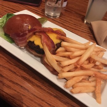 The Frog - Bacon cheeseburger - American Near Me - Morristown, New Jersey