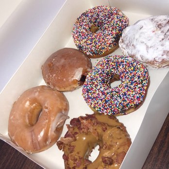 Donut King - Original, strawberry glazed filled, candy ring, maple bacon, powdered raspberry filled - Donuts Near Me - Winter Park, Florida