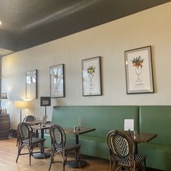 L'Apero Les Trois - Inside seating