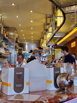 Café George V by null