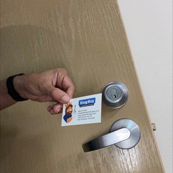 King Key Locksmith San Francisco - Manor with king key locksmith San Fran was able to replace a special lock mechanism Commercial door handle  And security lock - Keys & Locksmiths Near Me