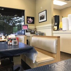 Canecutters Smokehouse & Grill - Inside