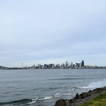 Salty's on Alki - Seattle skyline - Seafood Near Me - Seattle, Washington Salty's on Alki - Seattle skyline - Seafood Near Me - Seattle, Washington