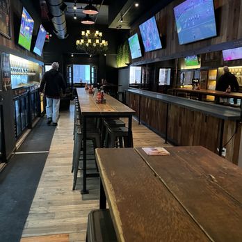 Tap Haus 33 - Inside - Sports Bars Near Me - New York, New York Tap Haus 33 - Inside - Sports Bars Near Me - New York, New York