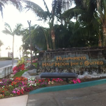 Humphreys Half Moon Inn - So the atmosphere is very Hawaii-esque. Nice bay view. - San Diego, CA