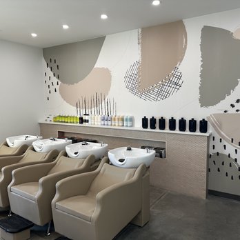 Glasshouse Salon - Relaxing comfortable private shampoo area - Hair Salons Near Me - Venus, Texas Glasshouse Salon - Relaxing comfortable private shampoo area - Hair Salons Near Me - Venus, Texas