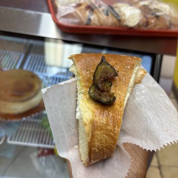 La Tapatia Bakery - Three Kings bread with dried fruit - Bakeries Near Me - New Haven, Connecticut