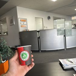 Fachmann - Wartebereich mit meinem Kaffee