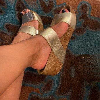 Shoes I found! Very comfy.