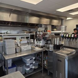 Lil' Cucci’s Pizzeria - The softdrink fountain is behind the counter and they originally fill your cup, but you can come back for refills.