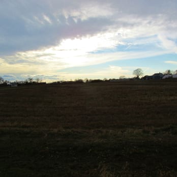 Albro Woods - Can't quite see the ocean from here - Hiking Near Me - Middletown, Rhode Island