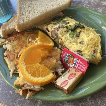 Snow City Cafe - Omelet with toast and hash browns - Breakfast & Brunch Near Me - Anchorage, Alaska