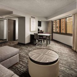 Embassy Suites by Hilton Crystal City National Airport - Guest room