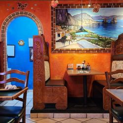 El Tapatio Mexican Restaurant - Restaurant interior