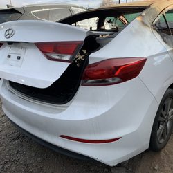 Korean auto wrecking - Hyundai Elantra