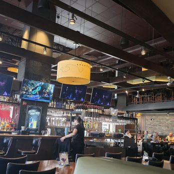 Bar Louie - Carmel - Bars Near Me - Carmel, Indiana