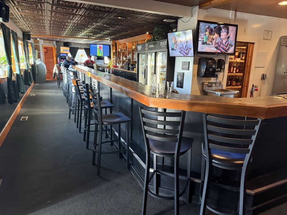 Shakers Lounge