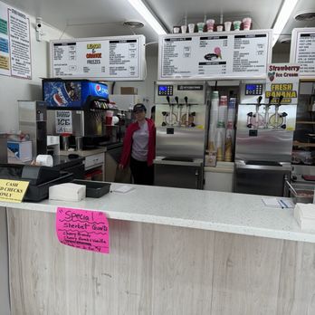Earl's Dari Drive-In - Ice Cream & Frozen Yogurt Near Me - Coshocton, Ohio