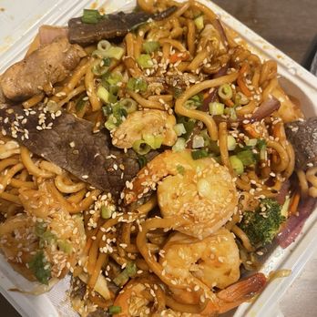 Mz Glow’s Kitchen - 3 meat chow mein - Mexican Near Me - Visalia, California Mz Glow’s Kitchen - 3 meat chow mein - Mexican Near Me - Visalia, California