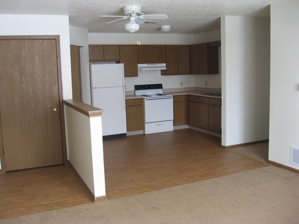 SUMMERFIELD PLACE APARTMENTS Updated September 2024 3317 Logan Dr