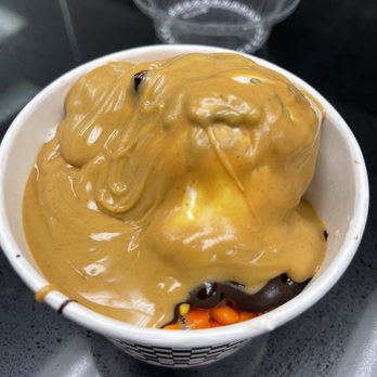 Ashley's Ice Cream - Sundae - Ice Cream & Frozen Yogurt Near Me - Hamden, Connecticut