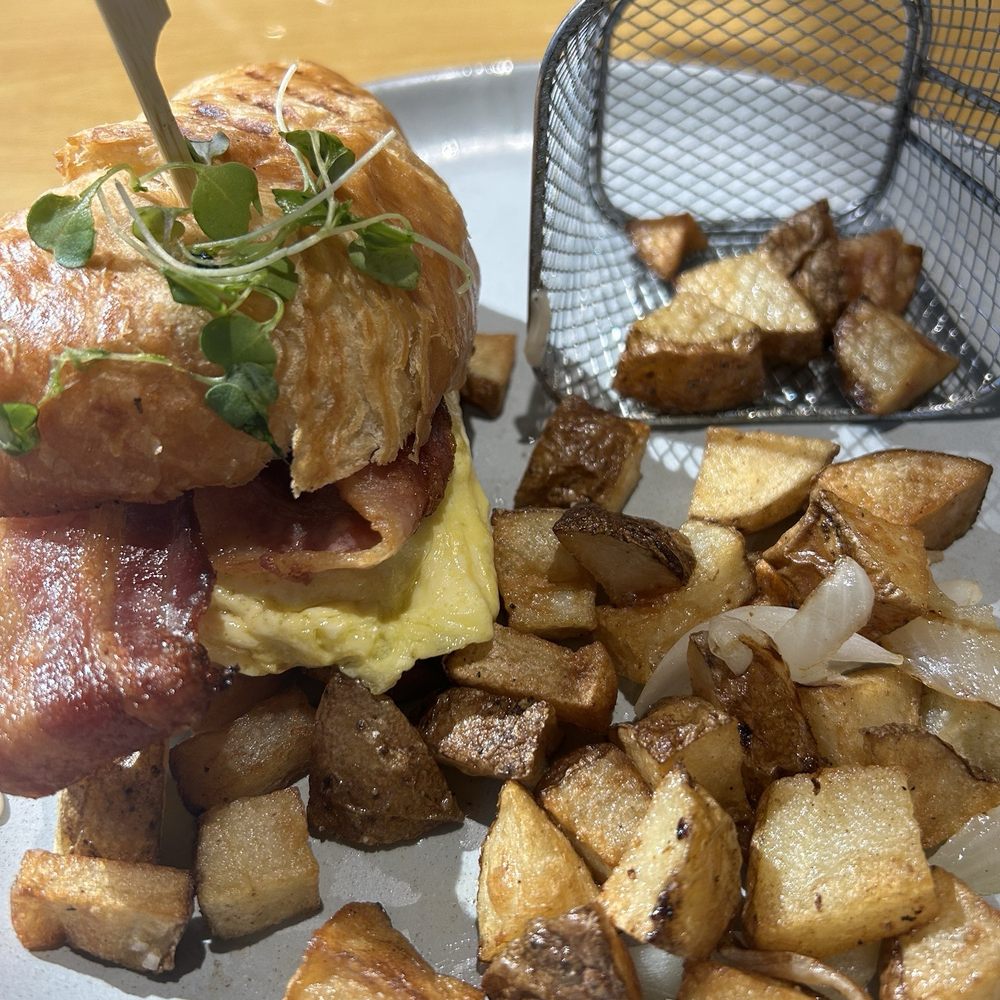Croissant sandwich Croissant sandwich