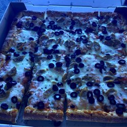 Angelino’s Pizza - Deep dish square pizza