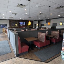 Ledo Pizza - Plenty of room to eat in.