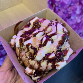Cinnaholic - S'mores - Bakeries Near Me - Schaumburg, Illinois