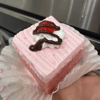 AmyA Bakery - seasonal strawberry cake - Bakeries Near Me - Garland, Texas