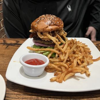 Local Goat - Burger - New American Near Me - Pigeon Forge, Tennessee