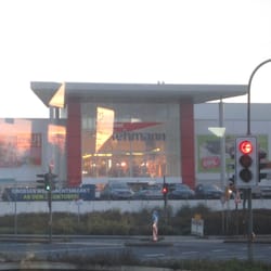 Möbel Rehmann - Möbel Rehmann, aus dem linienbus heraus fotografiert