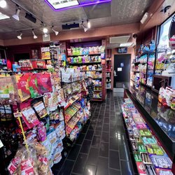 Sinclair Gas and Dino Mart - Wide array of snacks