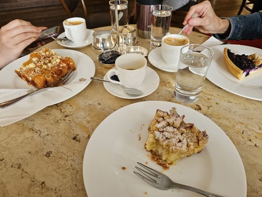 Dallmayr Bar & Grill by null