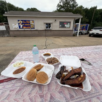 Ray's World Famous Bar-B Que - It was a beautiful day, so I ate my dinner right in the parking lot! - Barbeque Near Me - West Memphis, Arkansas Ray's World Famous Bar-B Que - It was a beautiful day, so I ate my dinner right in the parking lot! - Barbeque Near Me - West Memphis, Arkansas
