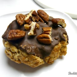 Julie Cookie's Bike - Le "Winter is Coming": Cookie à la farine de châtaigne, noix de pécan, fourrage à la crème de marron, nappage de chocolat