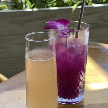 Deck. - Guava mimosa and blackberry mocktail - Hawaiian Near Me - Honolulu, Hawaii Deck. - Guava mimosa and blackberry mocktail - Hawaiian Near Me - Honolulu, Hawaii