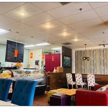 Lacha Somtum - Indoor dining area. - Thai Near Me - Los Angeles, California