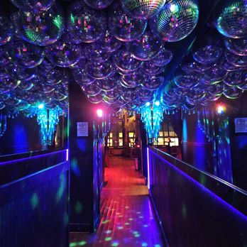 Dreamland Bar & Diner - Bathroom Hallway! - Breakfast & Brunch Near Me - Seattle, Washington