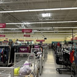 dd’s DISCOUNTS - Entrance