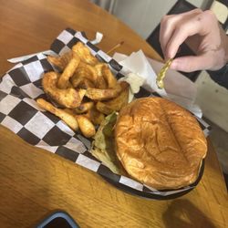 Crispy garlic chicken sandwich