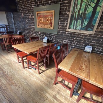 Crispy's Springfield Gallery - A bit of art and a nicely lit spot to get to know friends better. - Pizza Near Me - Jacksonville, Florida