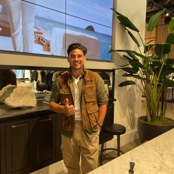banana republic sf hours