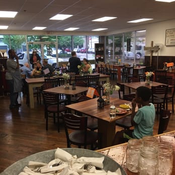ComeUnity Cafe - people eating in a restaurant - Cafes Near Me - Jackson, Tennessee